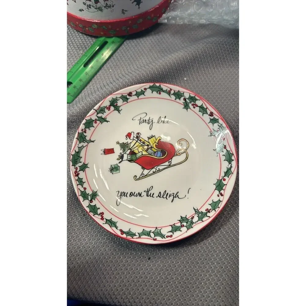 Set of 4 Certified International Ceramic Canapé Christmas plates 1 w/chip**